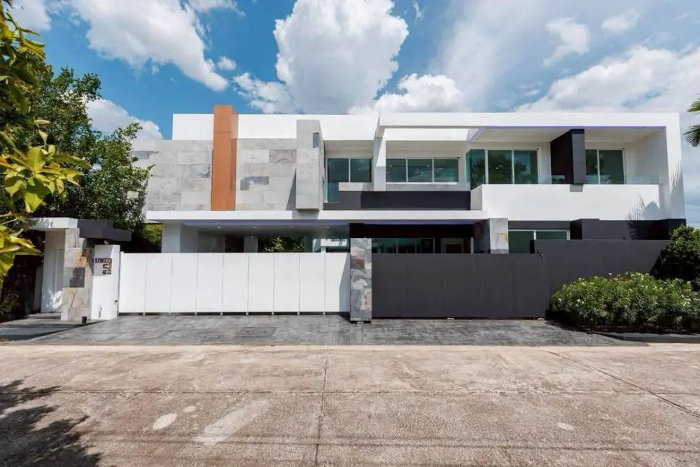 บ้านสุดหรู ราคา 29.5 ล้าน (บ้านเปล่า) 215 ตรว. หางดง หนองควาย