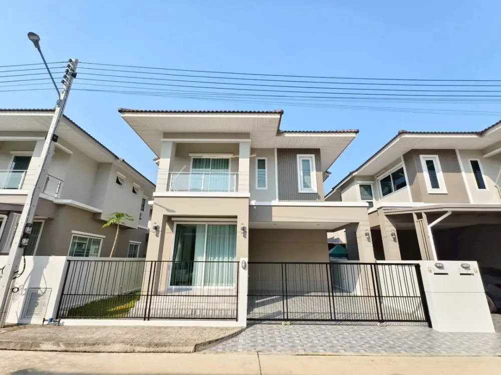 ขายเพียง 3,940,000 บาท บ้านตัวอย่างสร้างใหม่ 2 ชั้น สันกำแพง