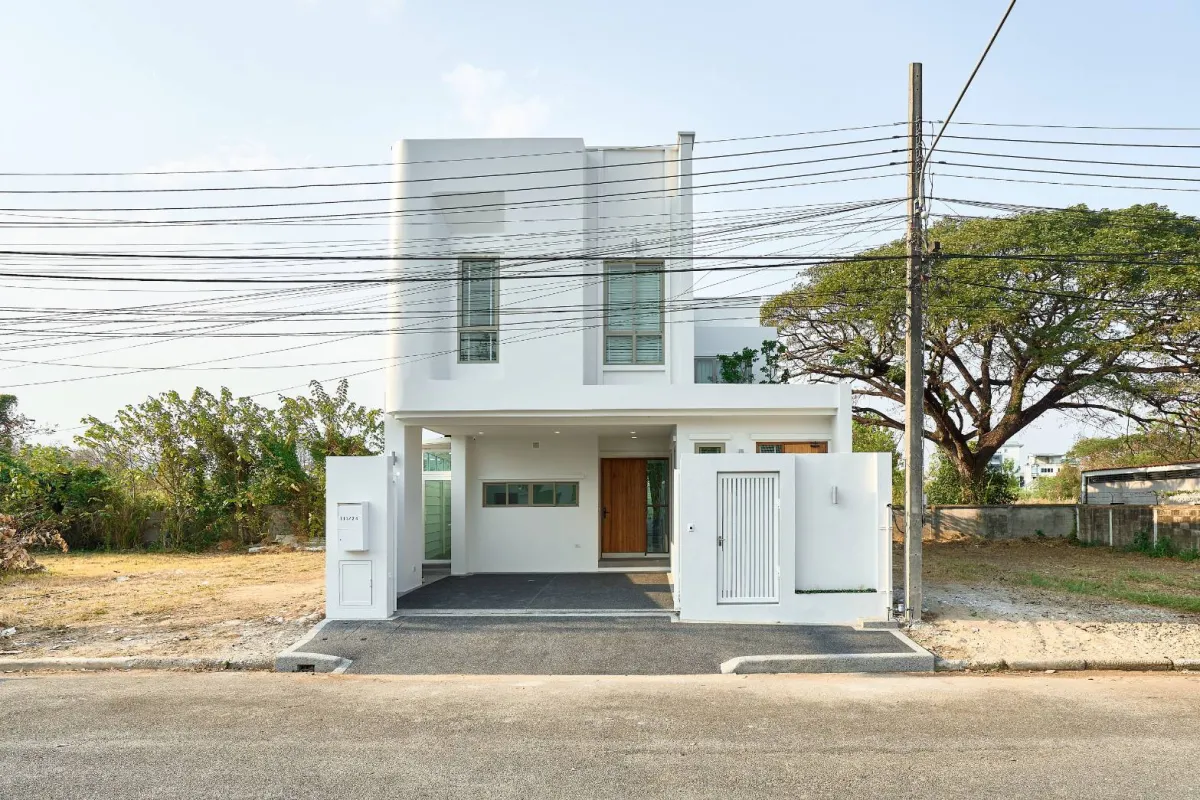 ขายด่วน ลดแรงเหลือ 8.59 ล้าน แม่เหียะ Pool Villa สไตล์โมเดิร์น พร้อมอยู่