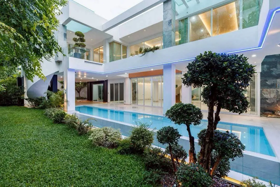 บ้านสุดหรู ราคา 29.5 ล้าน (บ้านเปล่า) 215 ตรว. หางดง หนองควาย