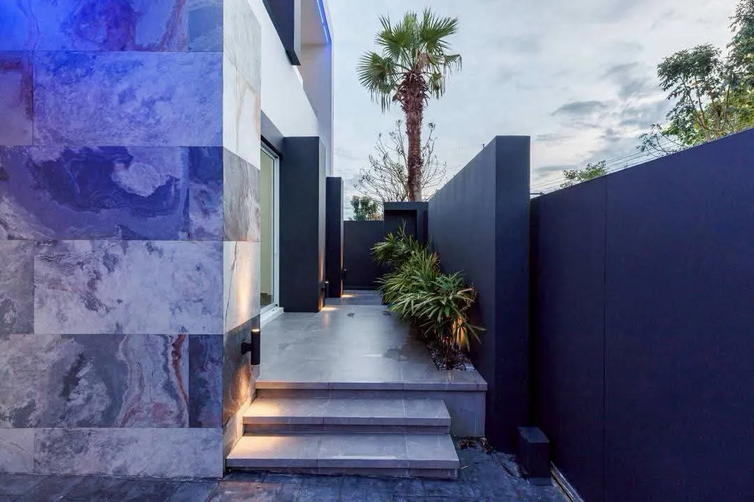 บ้านสุดหรู ราคา 29.5 ล้าน (บ้านเปล่า) 215 ตรว. หางดง หนองควาย