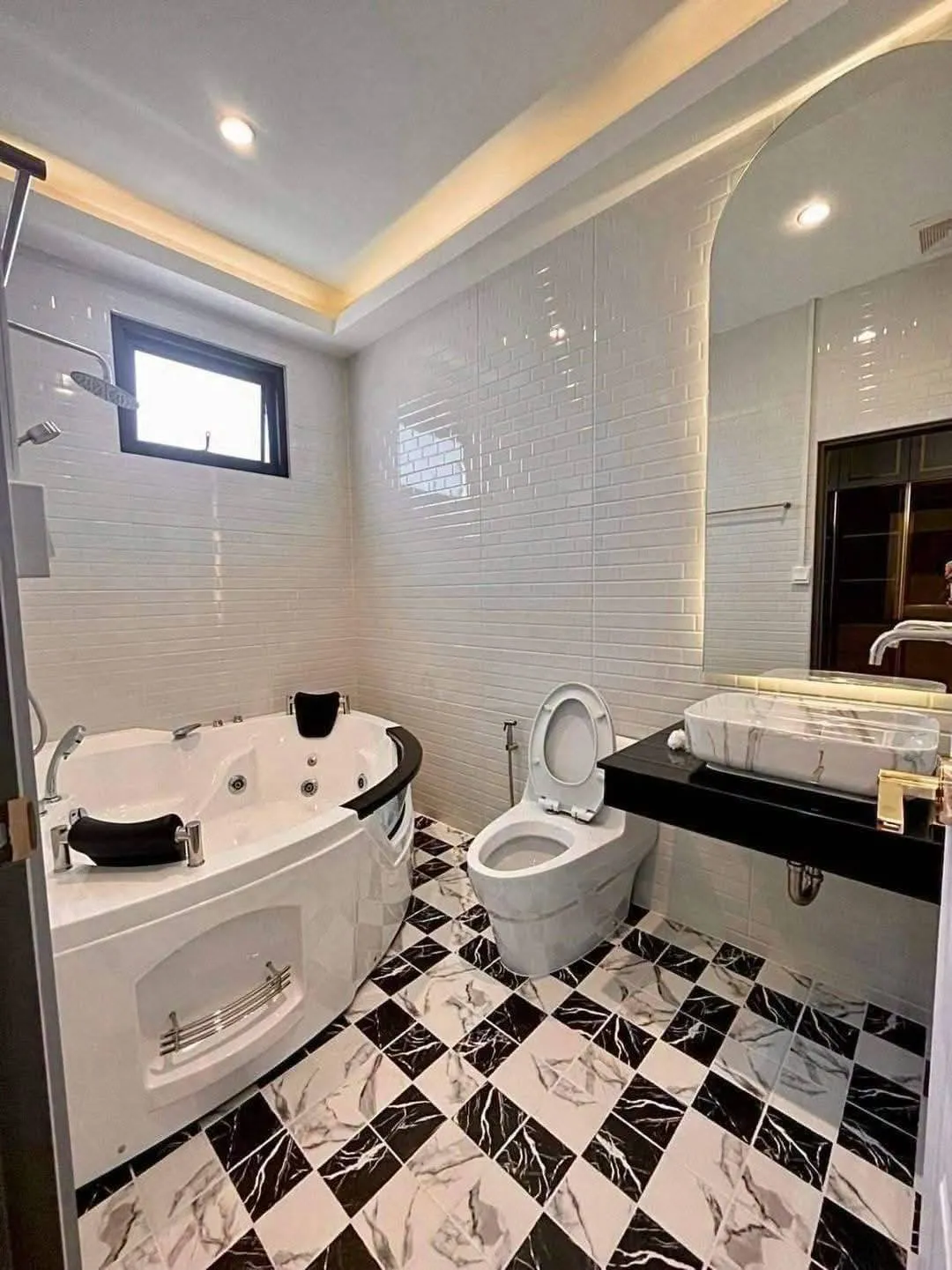 ขายต่ำกว่าราคาประเมิน 8.5 ล้าน บ้านพูลวิลล่า ป่าแดด