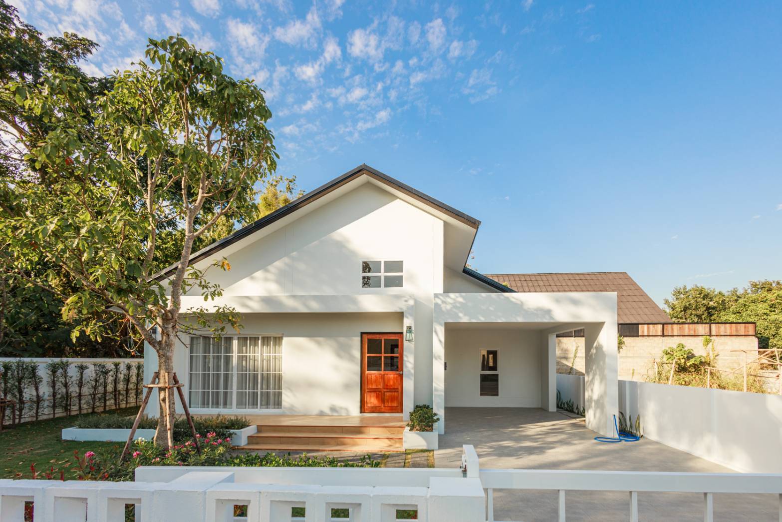 ราคาเริ่มต้นที่ 3.29 ล้าน 87 ตรว. น้ำแพร่ หางดง บ้านสร้างใหม่ สไตล์มินิมอล ดีไซน์เรียบง่าย แบบโฮมคาเฟ่