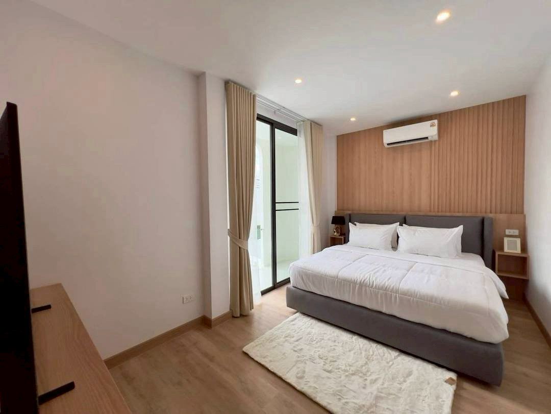 พูลวิลล่าให้เช่าระยะสั้น เริ่มที่ 8,000-12,000 บาท/คืน (บ้านว่าง 10 เม.ย. -20 ก.ค. 2568 เท่านั้น) สำหรับพัก 2 คืนขึ้นไป พักสูงสุด 8 ท่าน