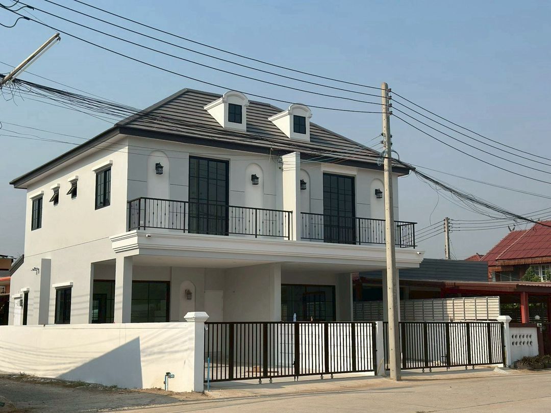 โซนท่าวังตาล สารภี ขาย 2.39 ล้าน/หลัง 30 ตรว. บ้านแฝด 2 ชั้น สไตล์ Colonial สร้างใหม่ พร้อมเข้าอยู่ ใกล้สนามบิน น้ำไม่ท่วม