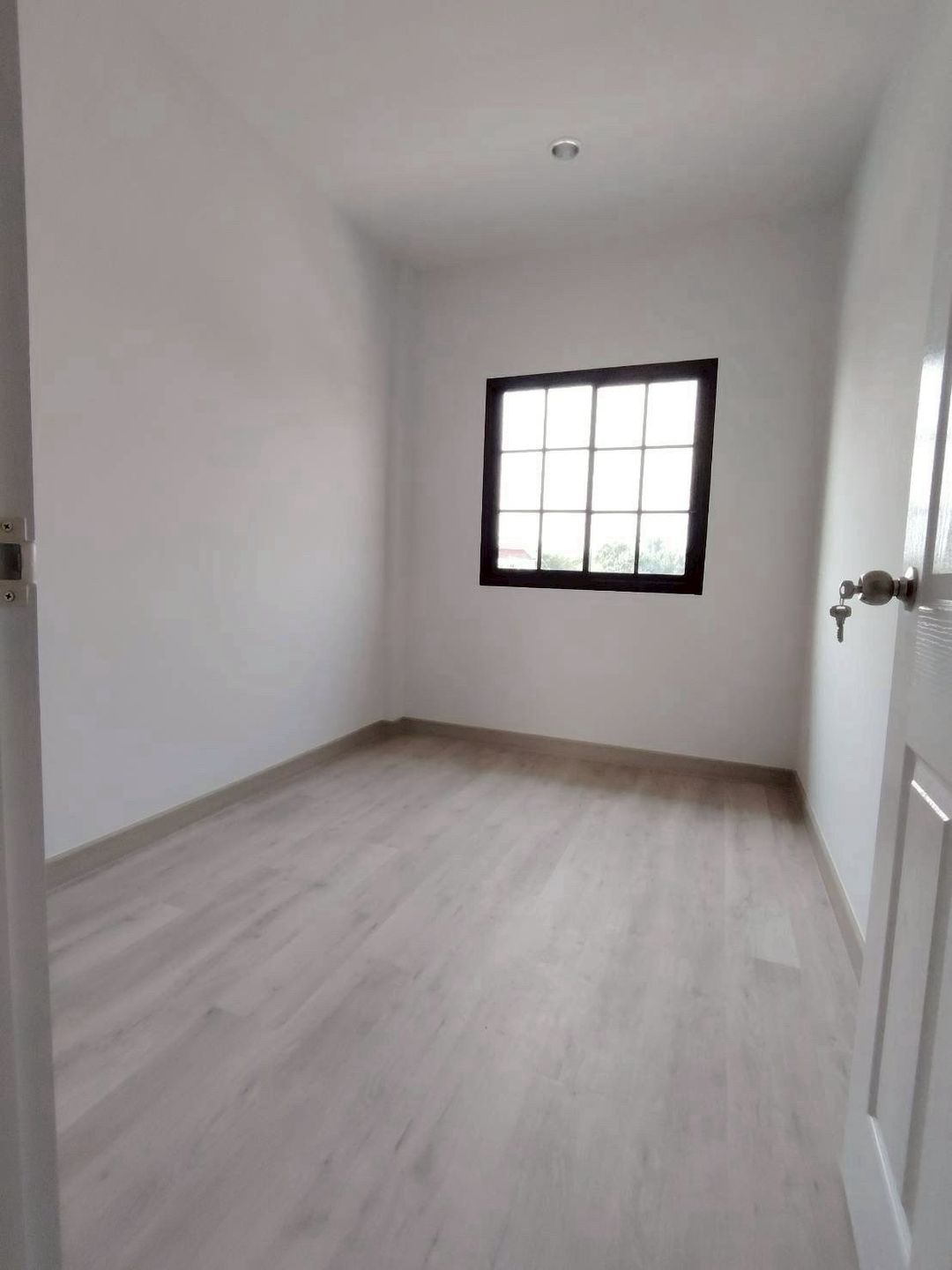 โซนท่าวังตาล สารภี ขาย 2.39 ล้าน/หลัง 30 ตรว. บ้านแฝด 2 ชั้น สไตล์ Colonial สร้างใหม่ พร้อมเข้าอยู่ ใกล้สนามบิน น้ำไม่ท่วม