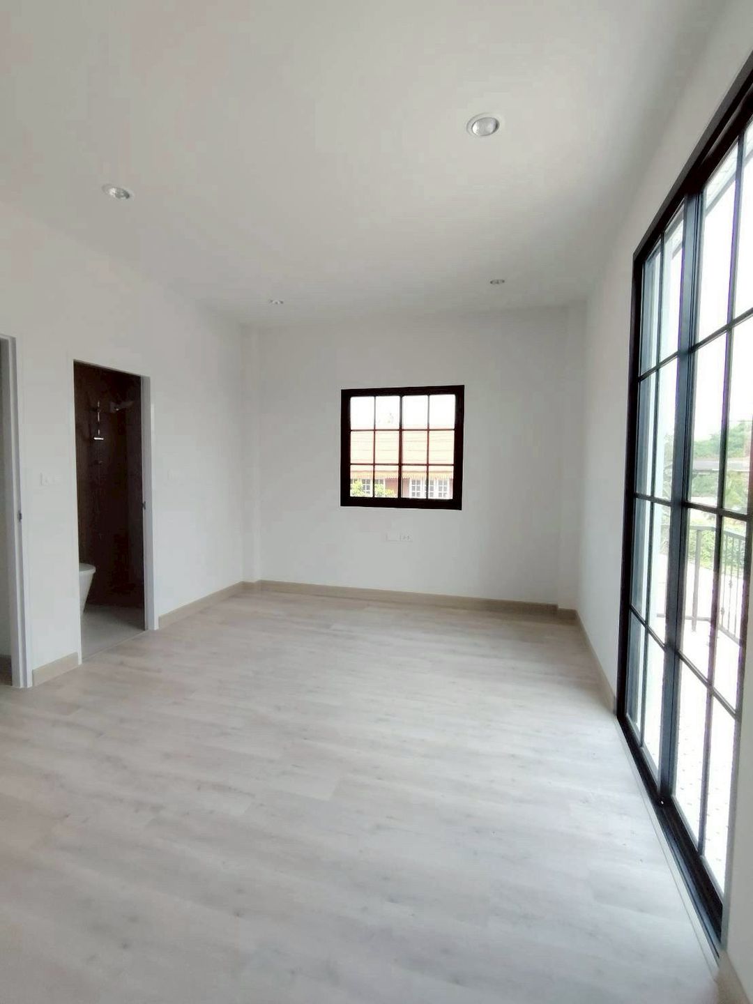 โซนท่าวังตาล สารภี ขาย 2.39 ล้าน/หลัง 30 ตรว. บ้านแฝด 2 ชั้น สไตล์ Colonial สร้างใหม่ พร้อมเข้าอยู่ ใกล้สนามบิน น้ำไม่ท่วม