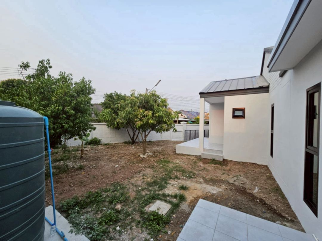 ราคาเริ่มต้นที่ 2.45 ล้าน 35-64 ตรว. บ้านสวยทำเลดี โซนแม่เหียะ บ้านแฝดชั้นเดียว รีโนเวทใหม่ มี 2 หลัง