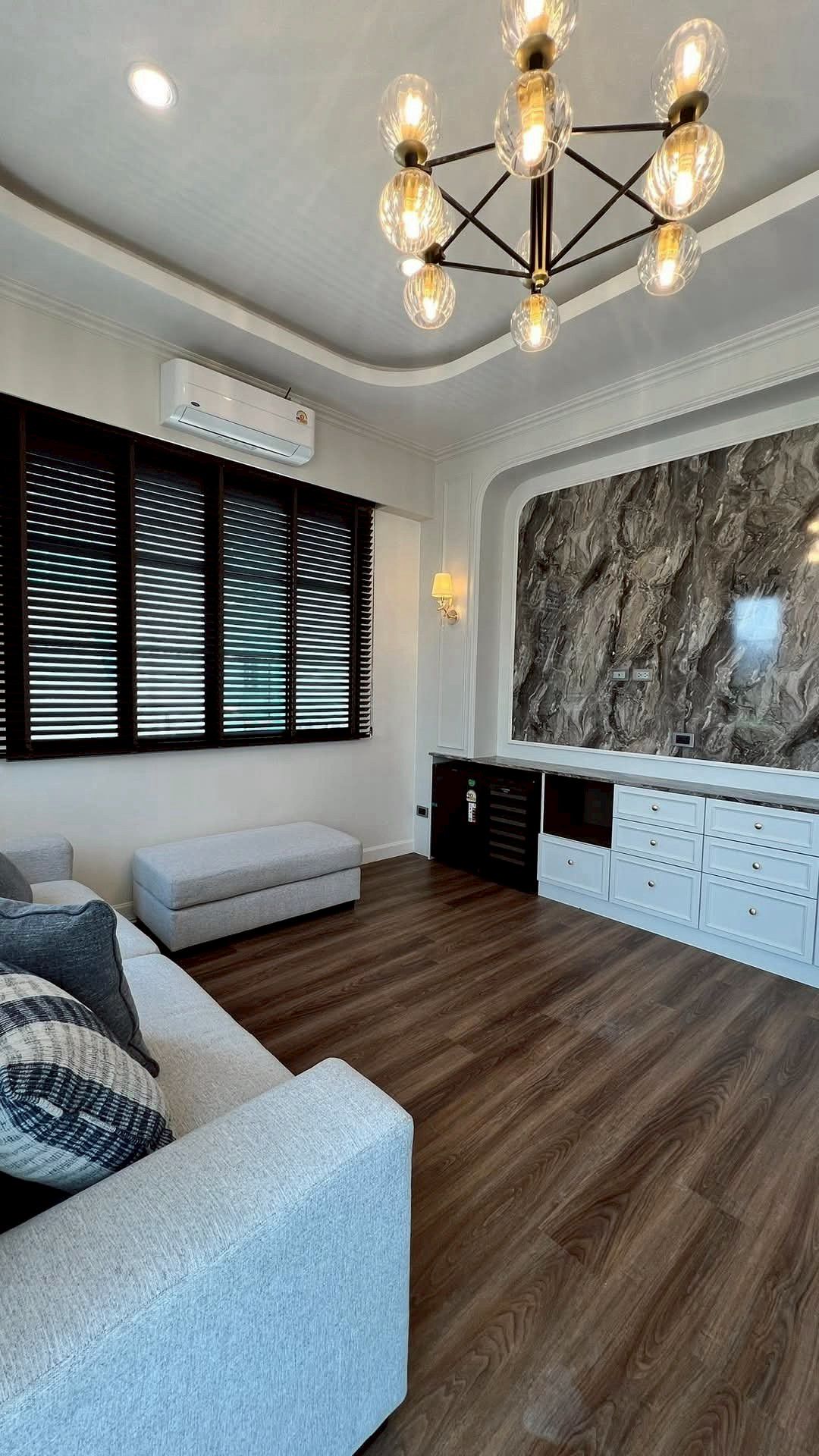 พูลวิลล่าสุดหรูสร้างใหม่ ขาย 18.5 ล้าน เนื้อที่ 101 ตรว. 5 นอน 6 น้ำ หางดง ทำเลทอง ใกล้กาดฝรั่ง พร้อมเฟอร์นิเจอร์สุดหรูทั้งหลัง