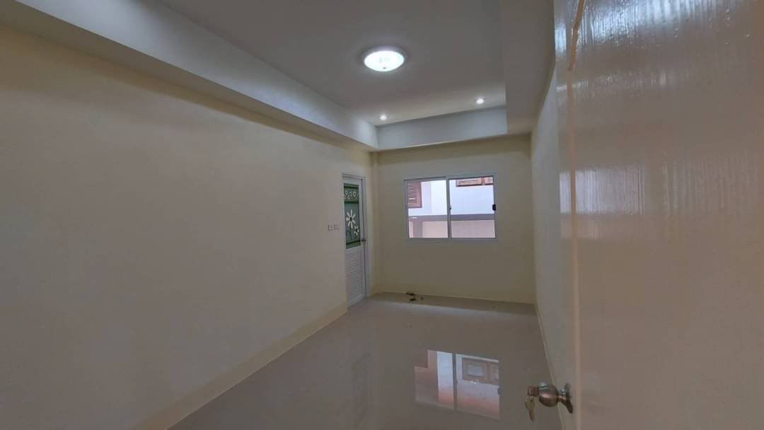 โซนแม่เหียะ ให้เช่า 18,500 บาท/เดือน เนื้อที่ 73 ตรว.​ บ้านมี 2 หลัง หลังบิ๊กซีแม่เหียะ ใกล้สนามบิน