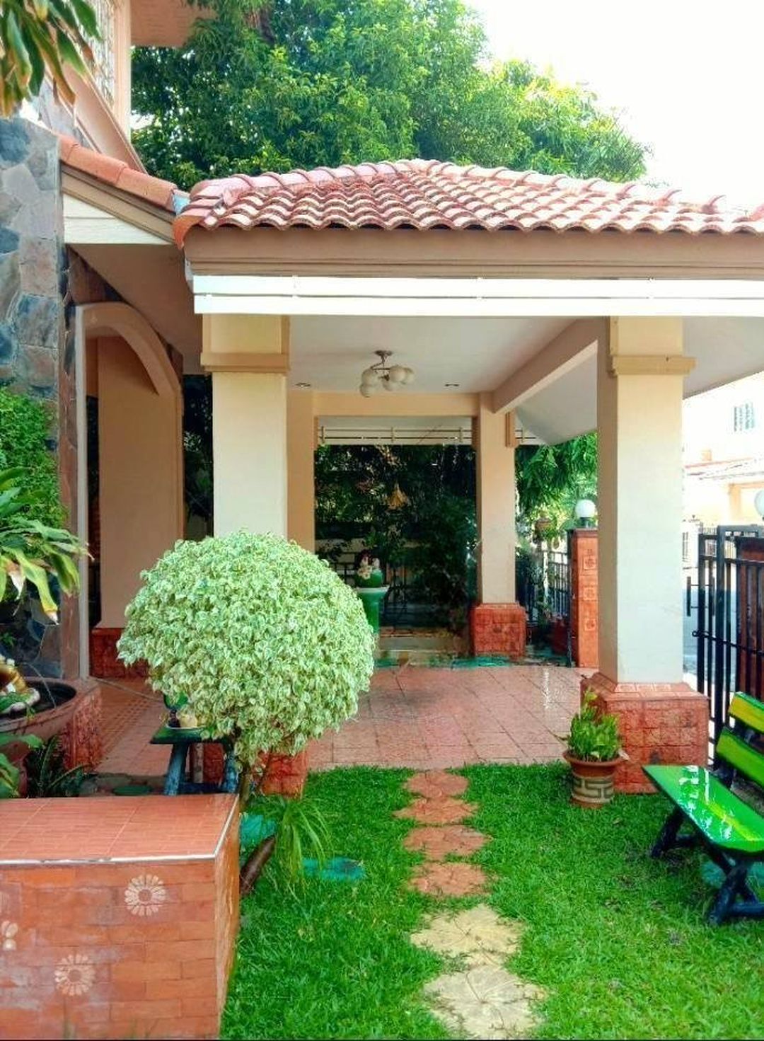 ขายขาดทุน ขายต่ำกว่าราคาประเมิน 3.8 ล้าน 60.8 ตรว. 4 นอน 2 น้ำ ดิโอเรียนทอล รีเจ้นท์ 3 สารภี บ้านเดิมสภาพใหม่ เจ้าของไม่ค่อยอยู่