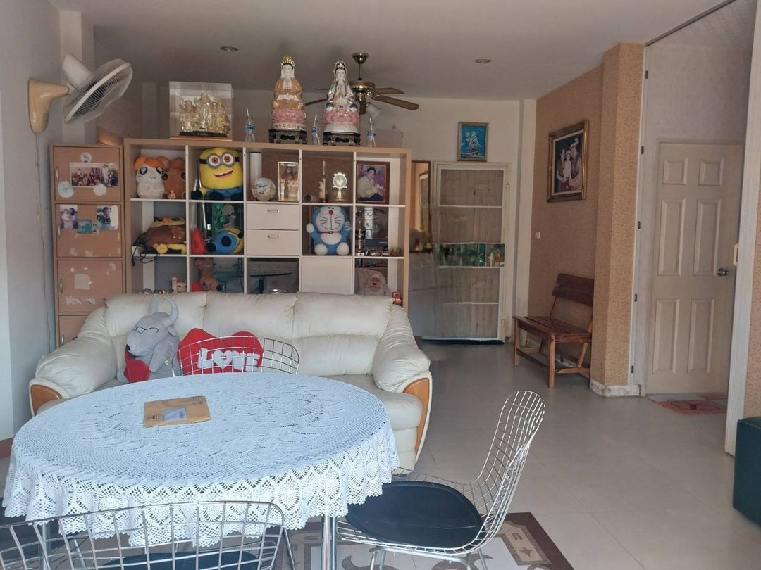 ขายขาดทุน ขายต่ำกว่าราคาประเมิน 3.8 ล้าน 60.8 ตรว. 4 นอน 2 น้ำ ดิโอเรียนทอล รีเจ้นท์ 3 สารภี บ้านเดิมสภาพใหม่ เจ้าของไม่ค่อยอยู่