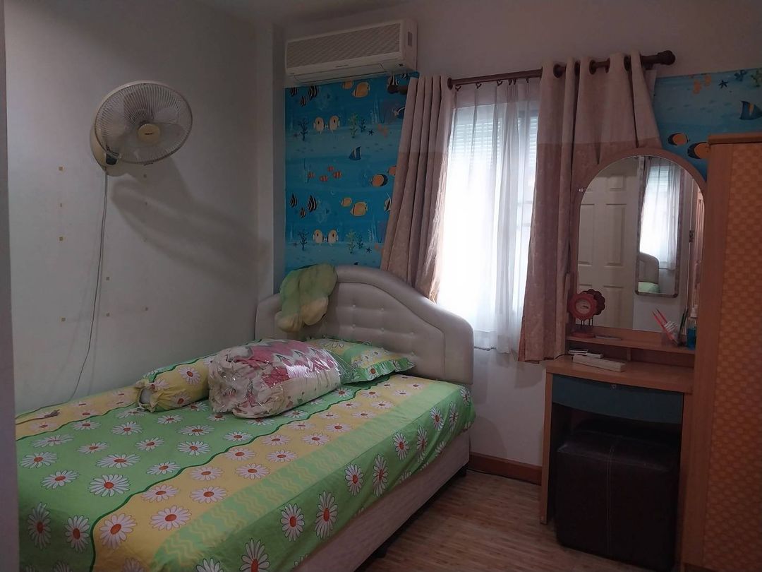 ขายขาดทุน ขายต่ำกว่าราคาประเมิน 3.8 ล้าน 60.8 ตรว. 4 นอน 2 น้ำ ดิโอเรียนทอล รีเจ้นท์ 3 สารภี บ้านเดิมสภาพใหม่ เจ้าของไม่ค่อยอยู่