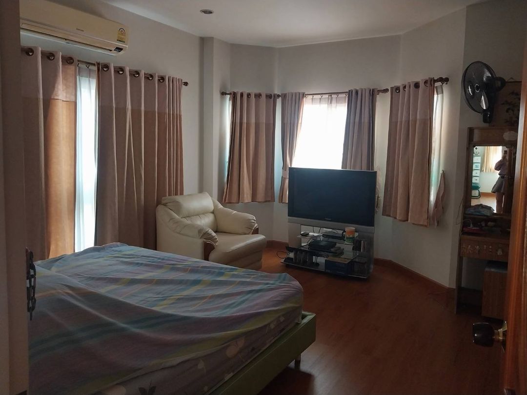 ขายขาดทุน ขายต่ำกว่าราคาประเมิน 3.8 ล้าน 60.8 ตรว. 4 นอน 2 น้ำ ดิโอเรียนทอล รีเจ้นท์ 3 สารภี บ้านเดิมสภาพใหม่ เจ้าของไม่ค่อยอยู่