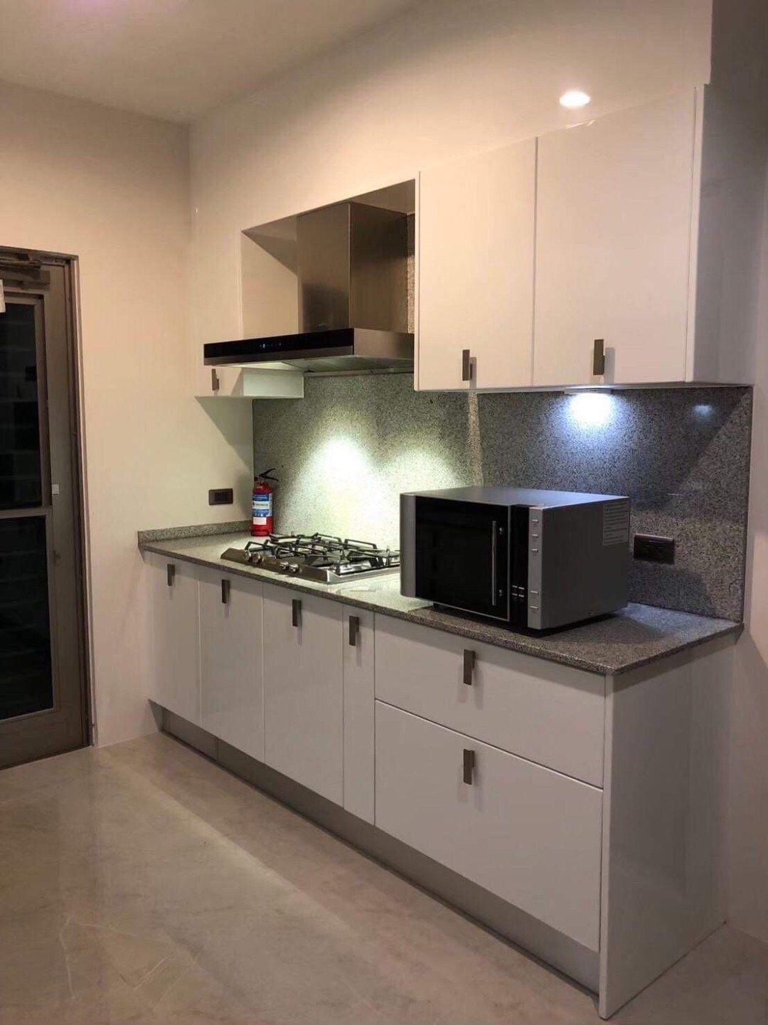 ขายต่ำกว่าราคาประเมิน 5.9 ล้าน 100.2 ตรว. ล้านนาเฮอริเทจ สารภี เฟอร์นิเจอร์ครบครัน พร้อมเข้าอยู่